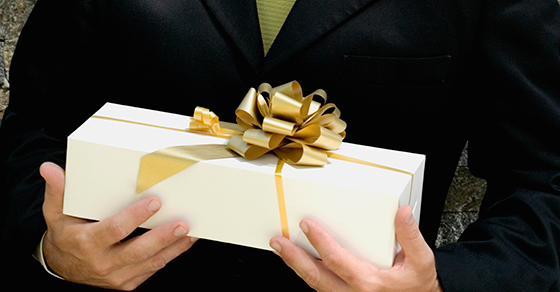 Getting around the $25 deduction limit for business gifts